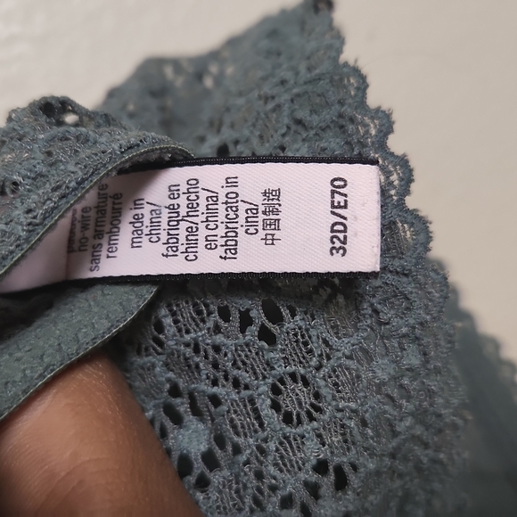 Victoria's Secret Body by Victoria Padded no-wire Racerback Bra - Picture 6 of 6